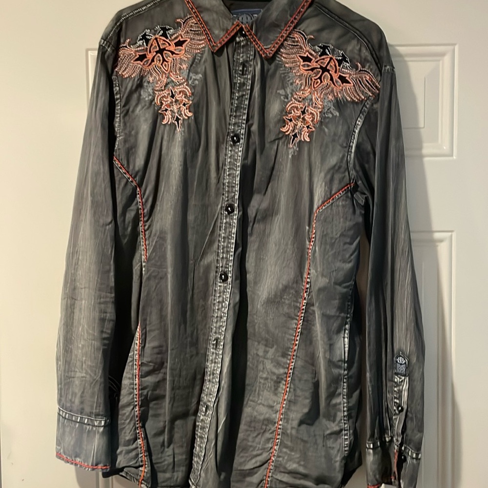 Roar shirt size large great shape and sharp looking